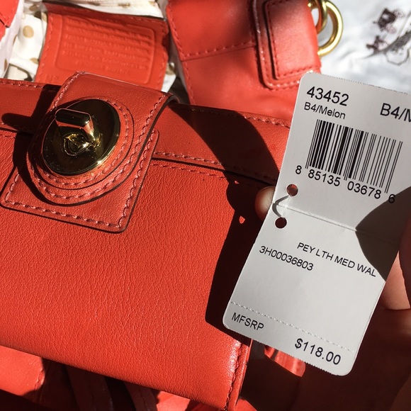 Coach drawstring shoulder tote with wallet - Picture 4 of 6